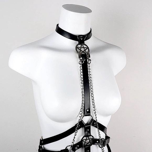 Faux leather pentagram body chain harness - Picture 6 of 16